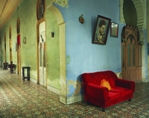Red Couch, Havana, 2010 Digital C-Print Collection of Michael Eastman / Courtesy of Holden Luntz Gallery